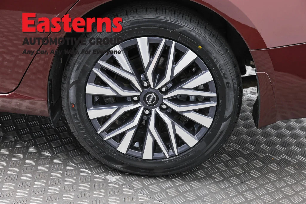 Used 2023 Red Nissan 2.5 SV image 35