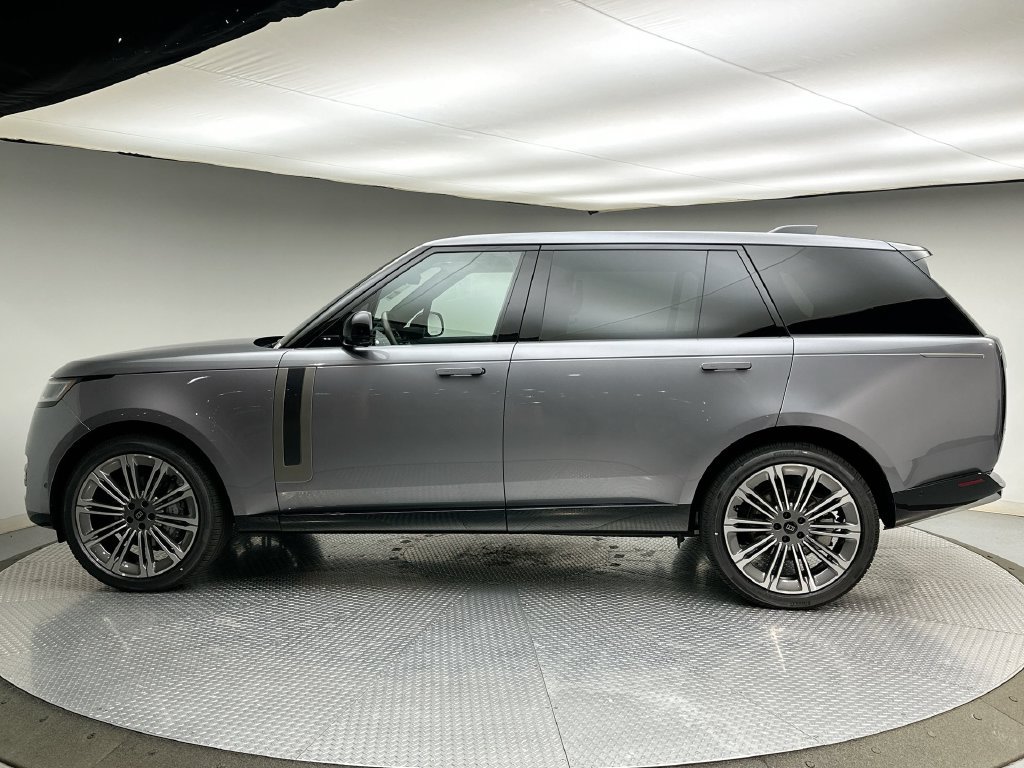 New 2027 Eiger Grey Metallic Land Rover SE image 2