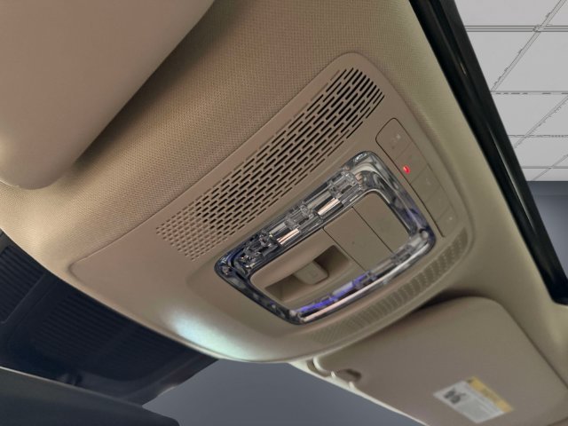 Certified Used 2025 White Mercedes-Benz GLE 350 image 40