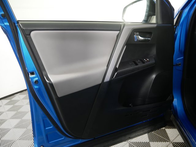 Used 2018 Electric Storm Blue Toyota Hybrid XLE image 8