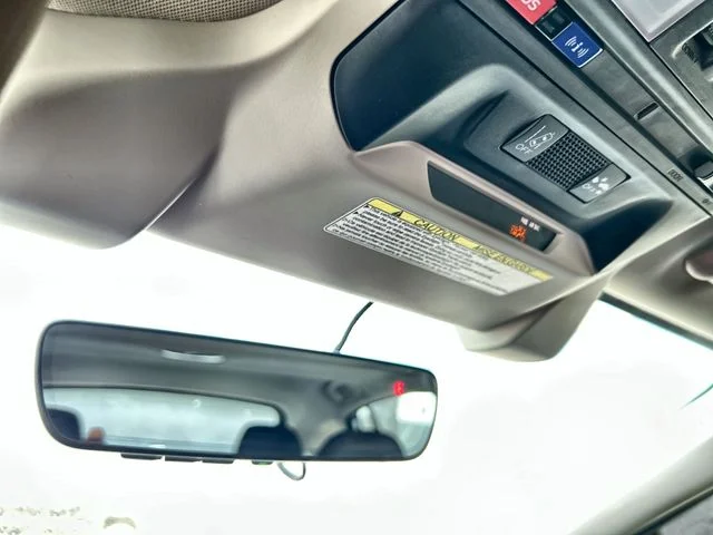 Used 2018 Silver Subaru 2.0i Premium image 17