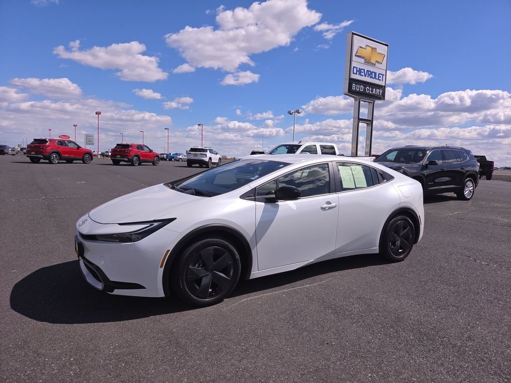 2026 Toyota Prius SE's photo