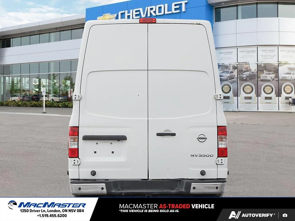 Used 2017  Nissan  image 4