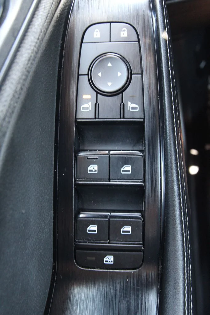 Used 2023 Gray Nissan SV image 21