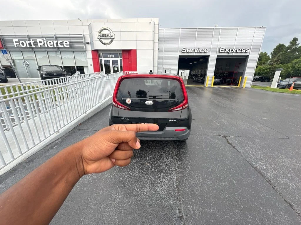 Used 2020 Black Kia LX image 9