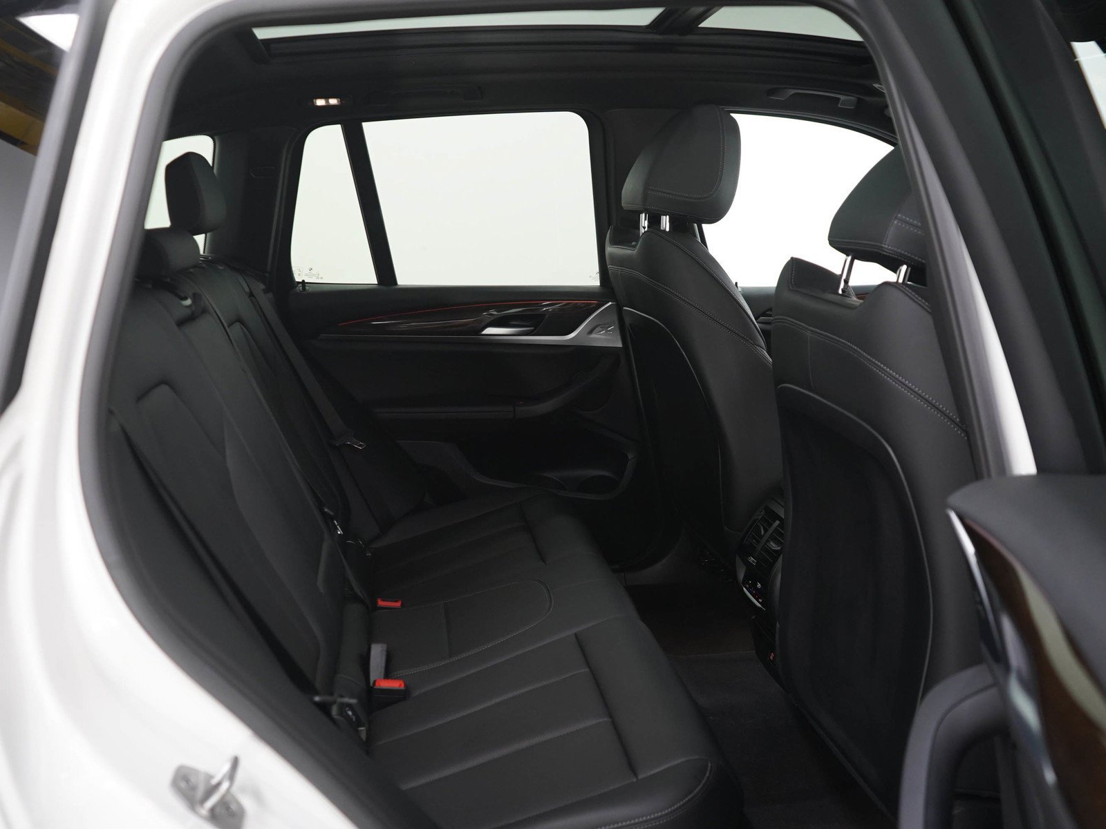 Used 2023 White BMW xDrive30i image 12
