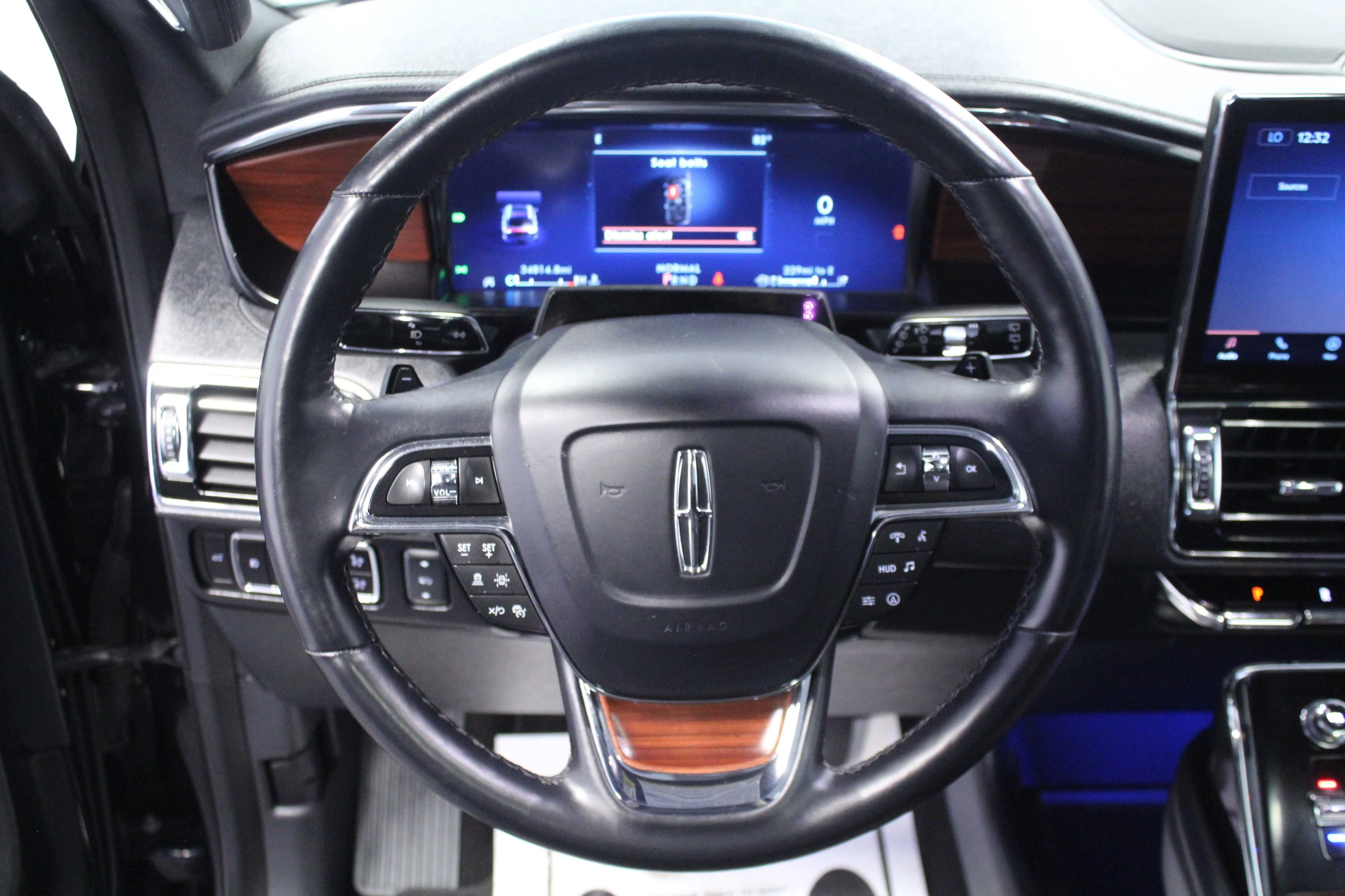 Used 2023 Infinite Black Metallic Clearcoat Lincoln Reserve image 18