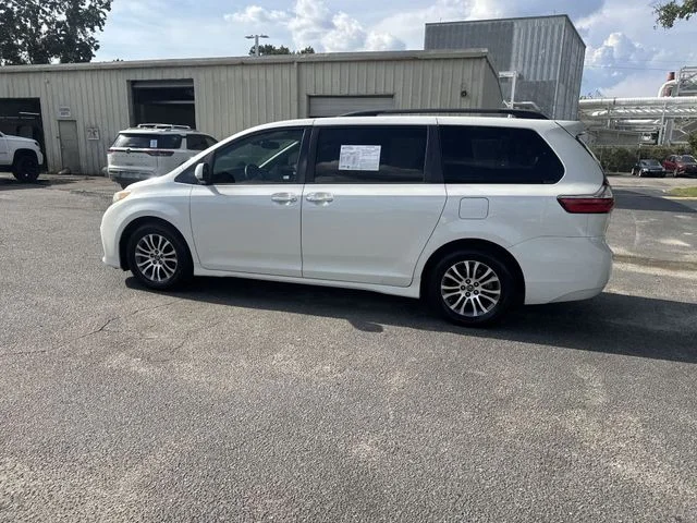 Used 2018 White Toyota XLE image 8