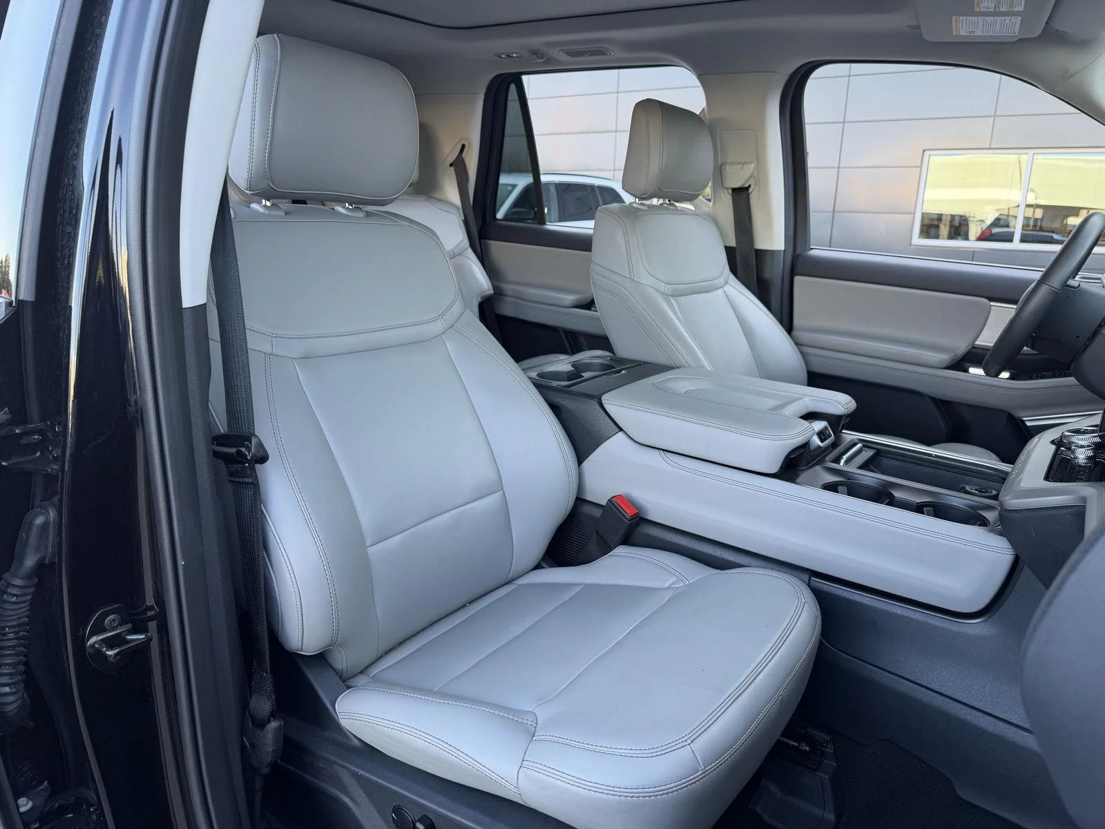 Used 2025 Agate Black Ford Active image 25