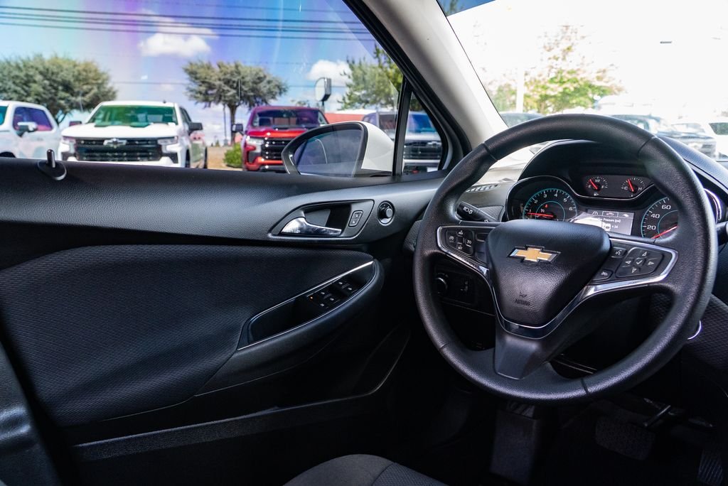 Used 2018 Summit White Chevrolet LT image 11