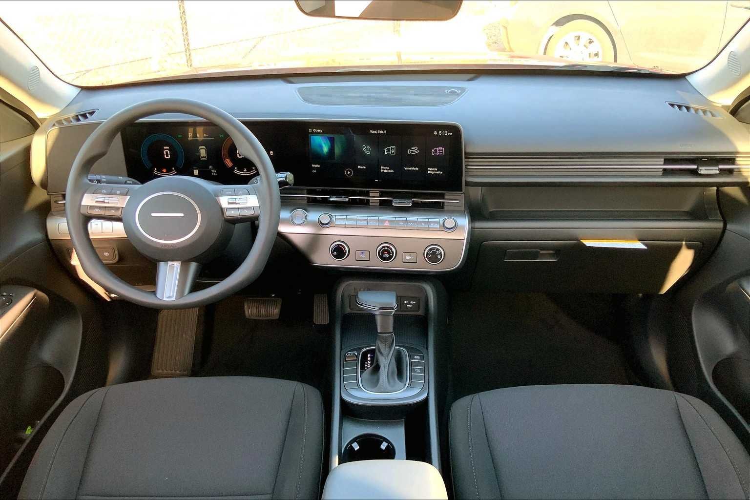 Used 2025 RED Hyundai SE image 5