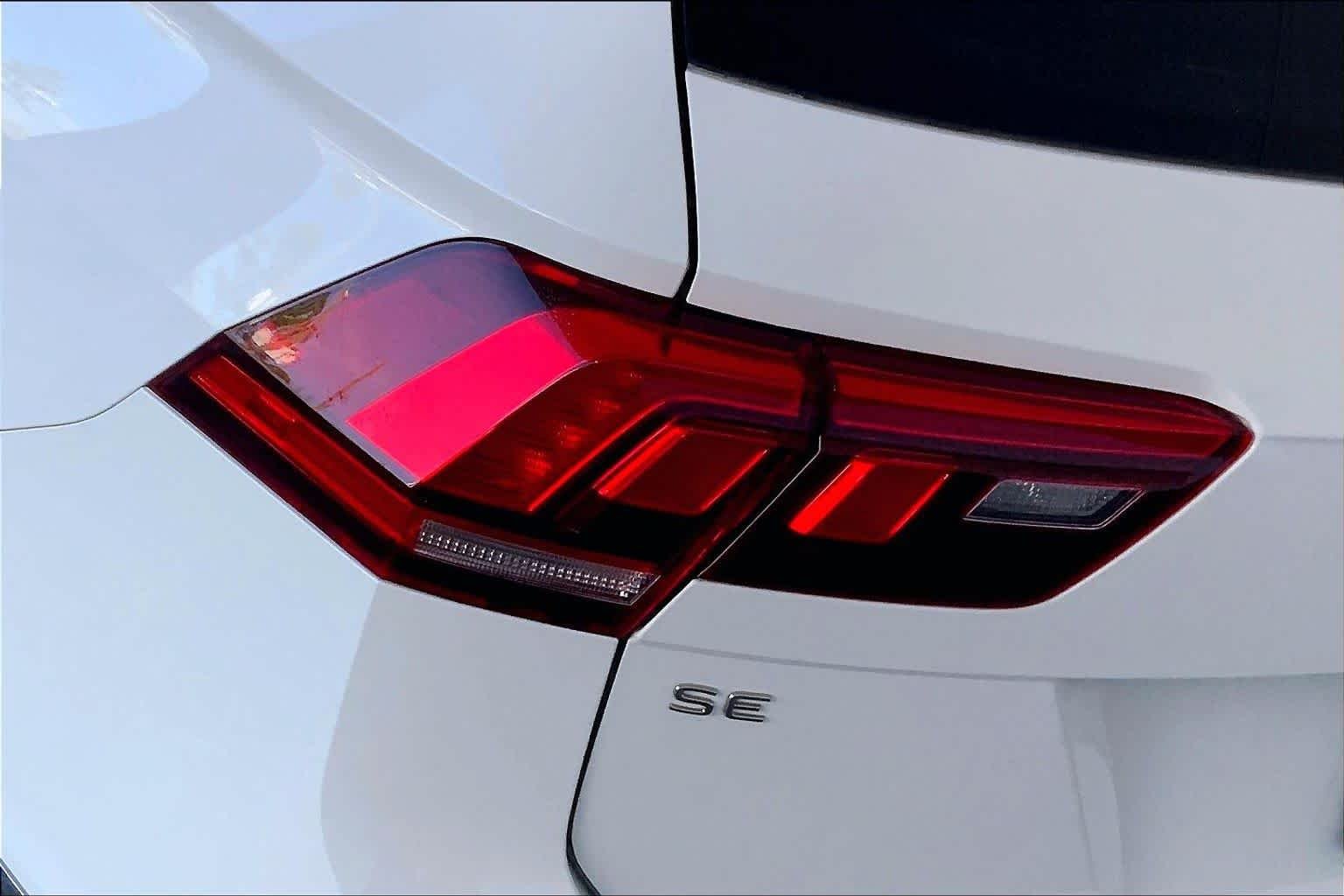2022 Volkswagen Tiguan SE - Photo 28