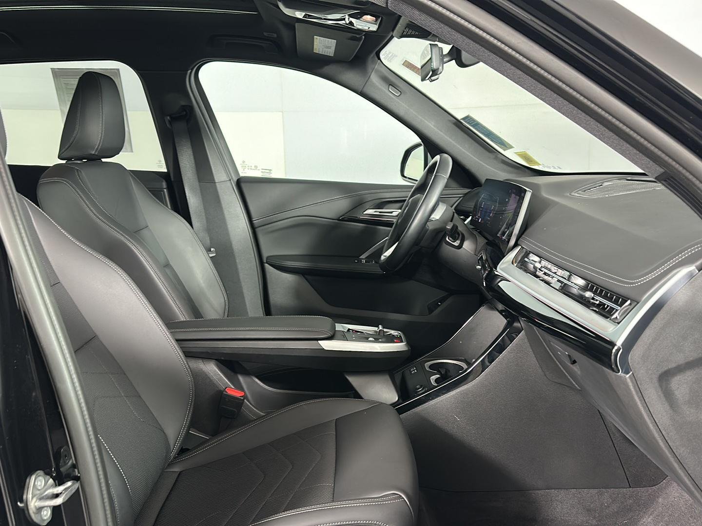 Used 2024 Jet Black BMW xDrive28i image 27