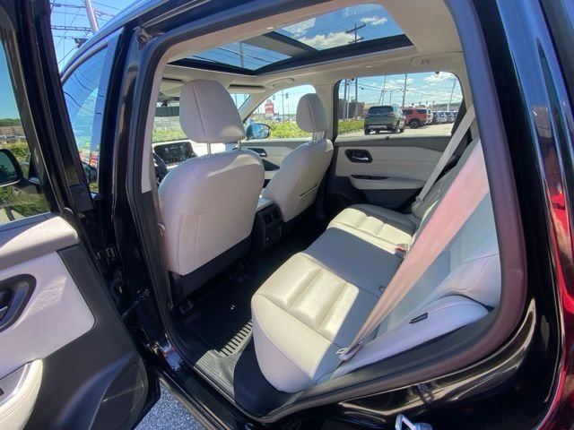 Used 2023 Super Black Nissan SL image 24