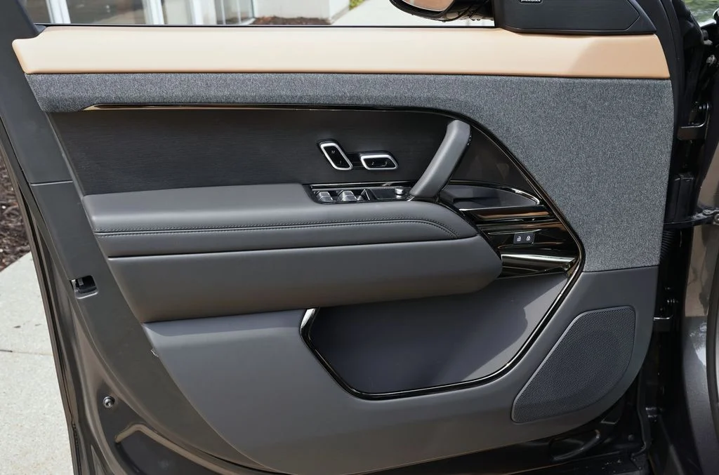 New 2026 Carpathian Grey Land Rover Dynamic SE image 10