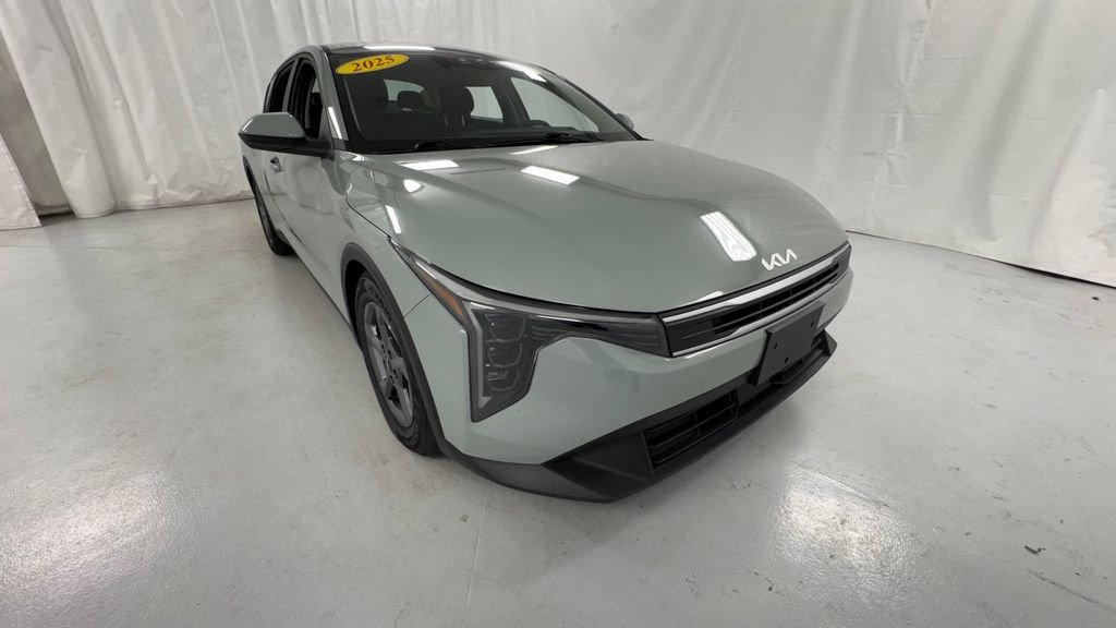 2025 Kia K4 LXS AT's photo