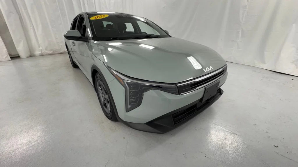 2025 Kia K4 LXS AT's photo