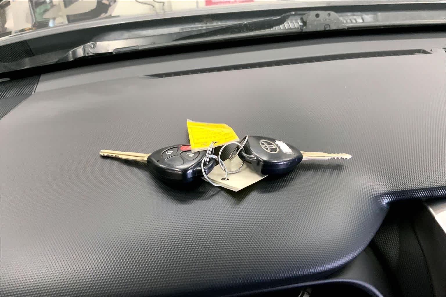 Used 2019 Magnetic Gray Metallic Toyota SR5 Premium image 12