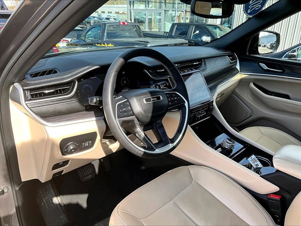 Used 2023 Metallic Jeep Limited image 8