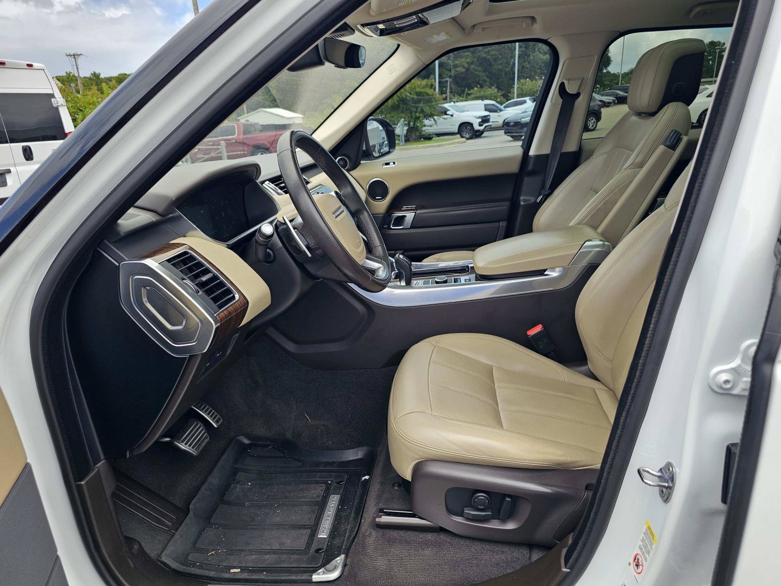 Used 2021 White Land Rover HSE Silver Edition image 16