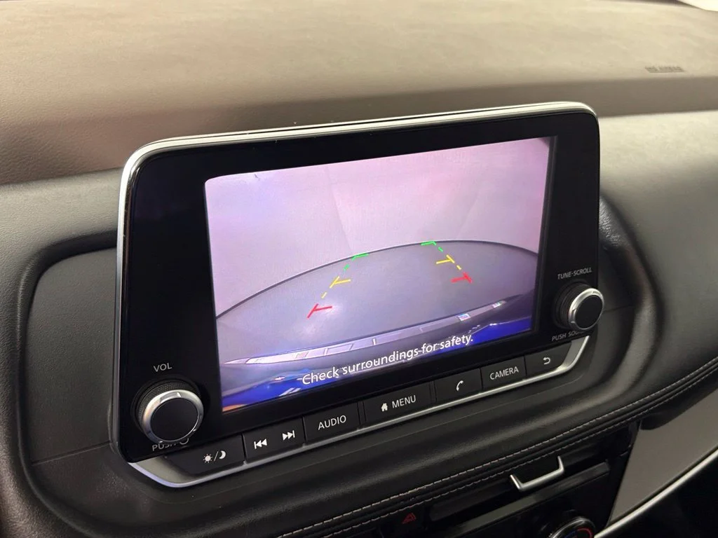 Used 2022 Gray Nissan SV image 25