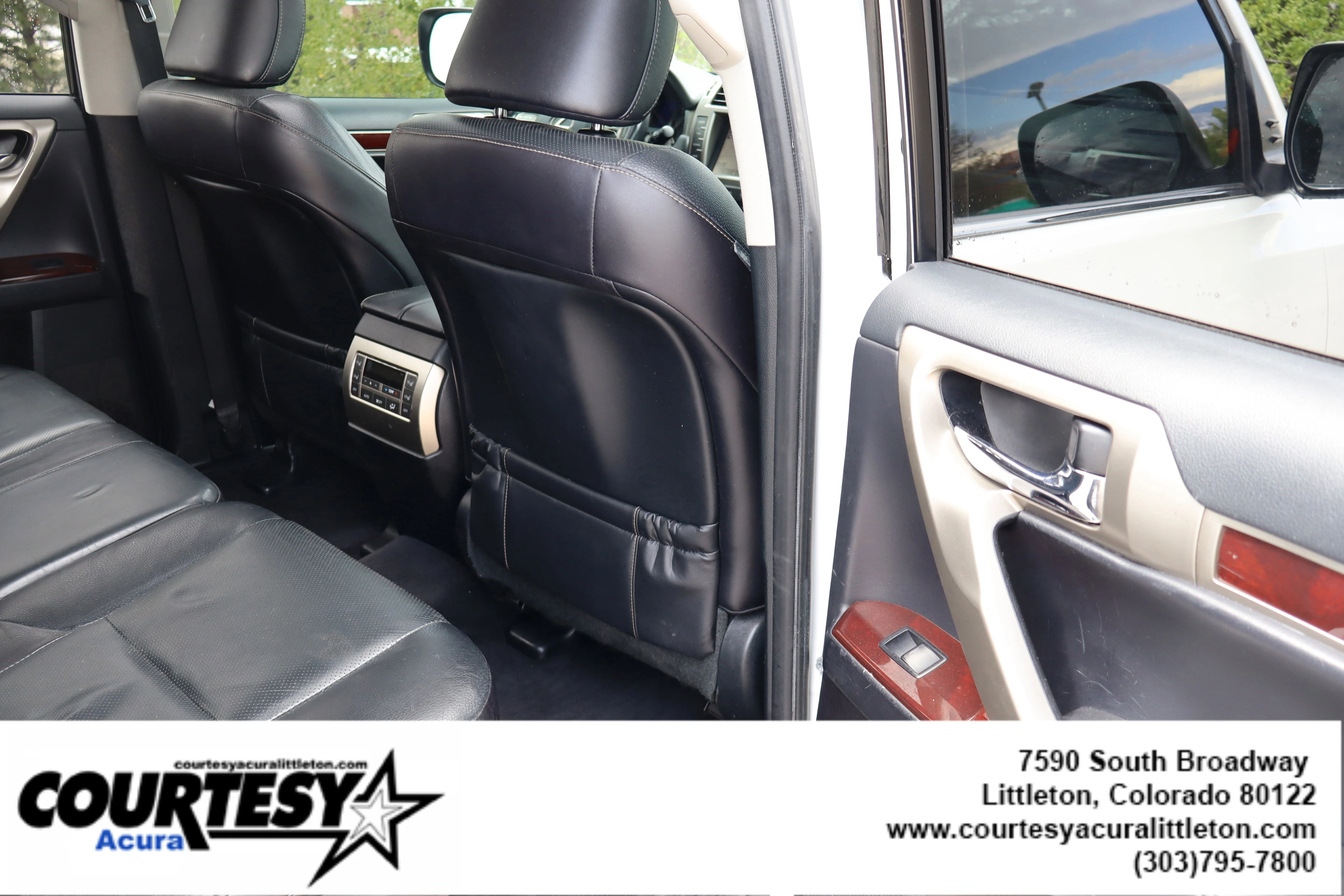 Used 2016  Lexus  image 30