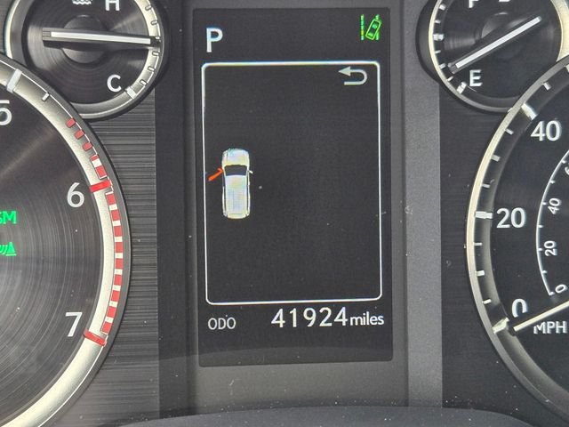 Used 2023 White Lexus 460 image 19