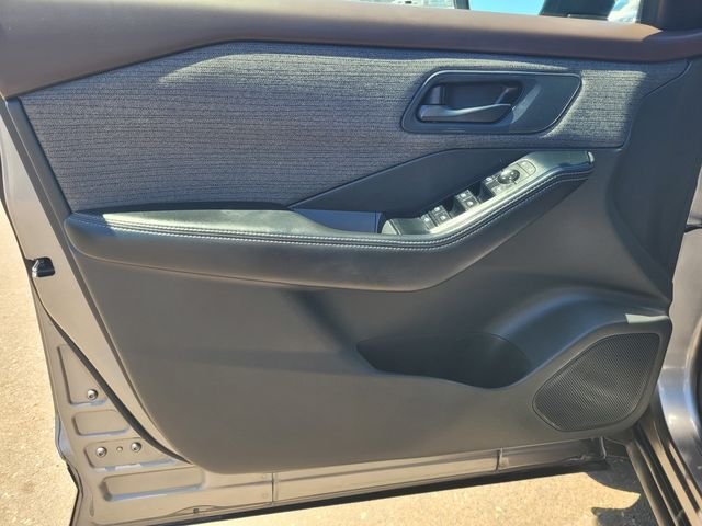 Used 2021 Gray Nissan S image 18