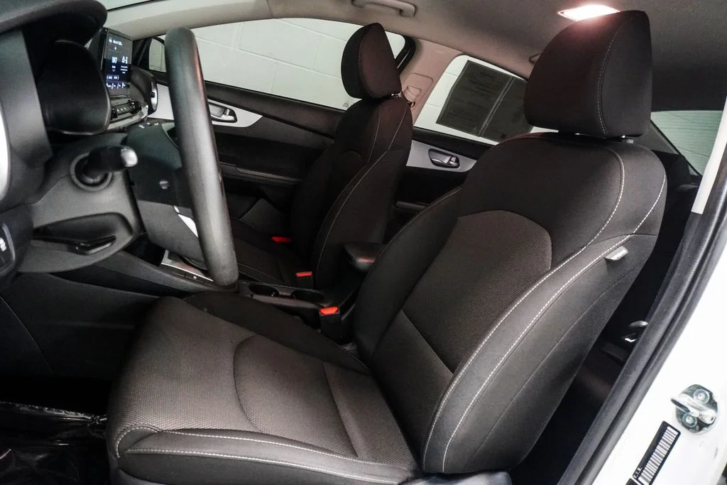 Used 2024 White Kia LXS image 6