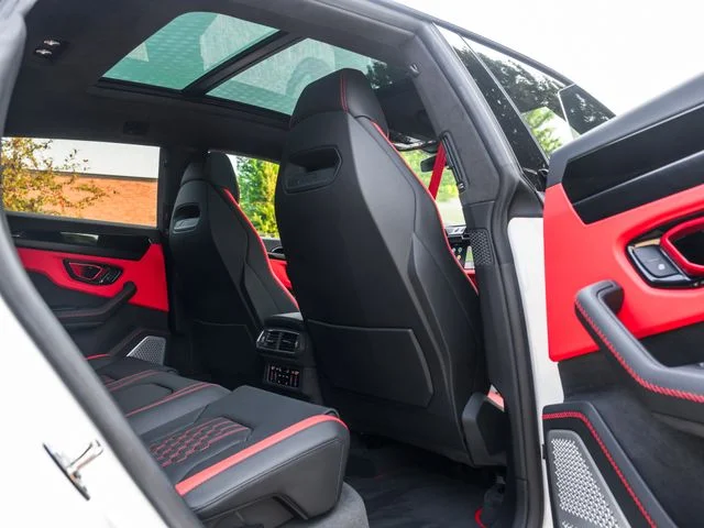 Used 2025  Lamborghini SE image 52