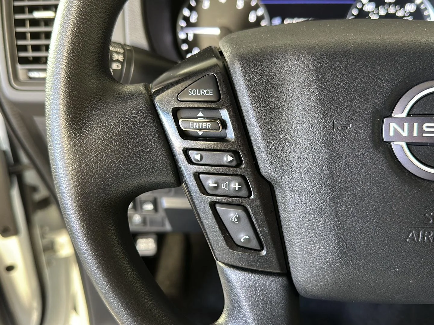 Used 2022 Glacier White Nissan S image 11