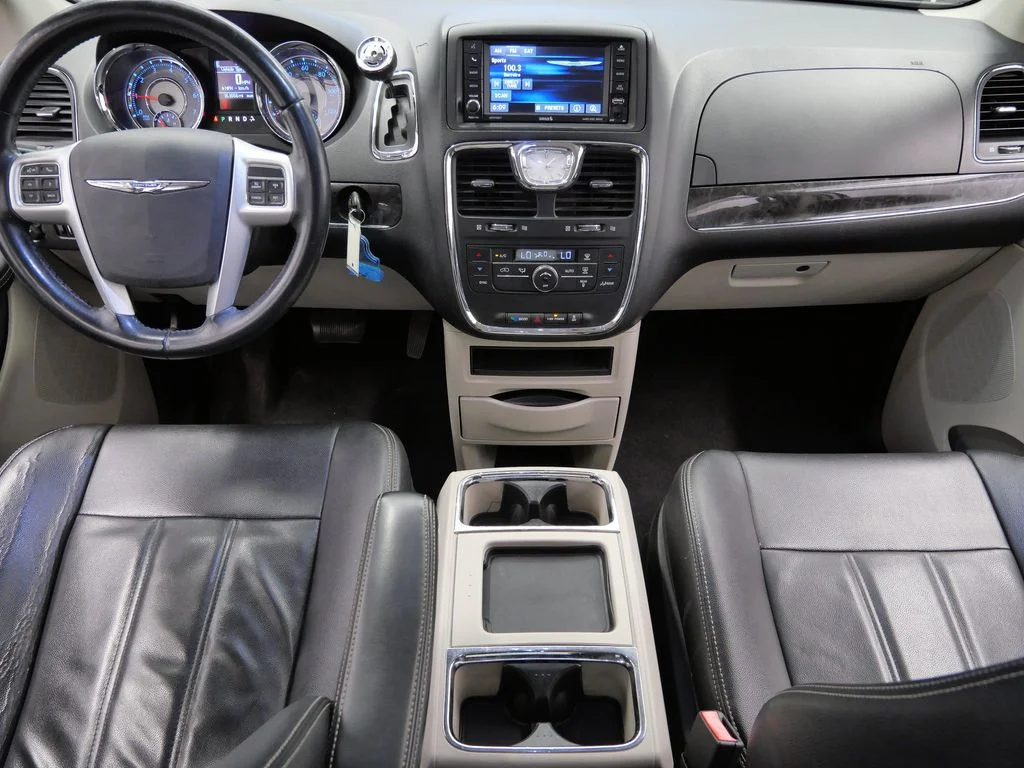 Used 2014 White Chrysler Touring image 14