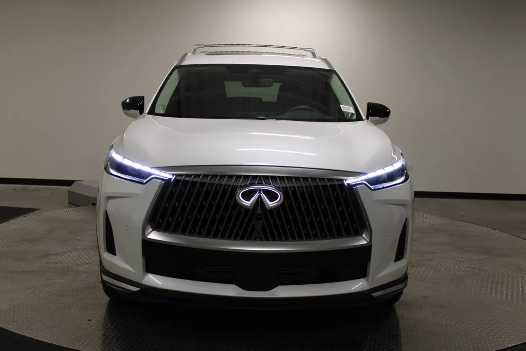 Certified Used 2026 White INFINITI LUXE image 10