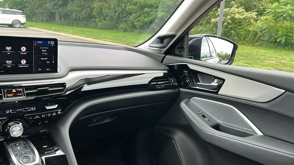 Used 2025  Acura Technology Package image 27