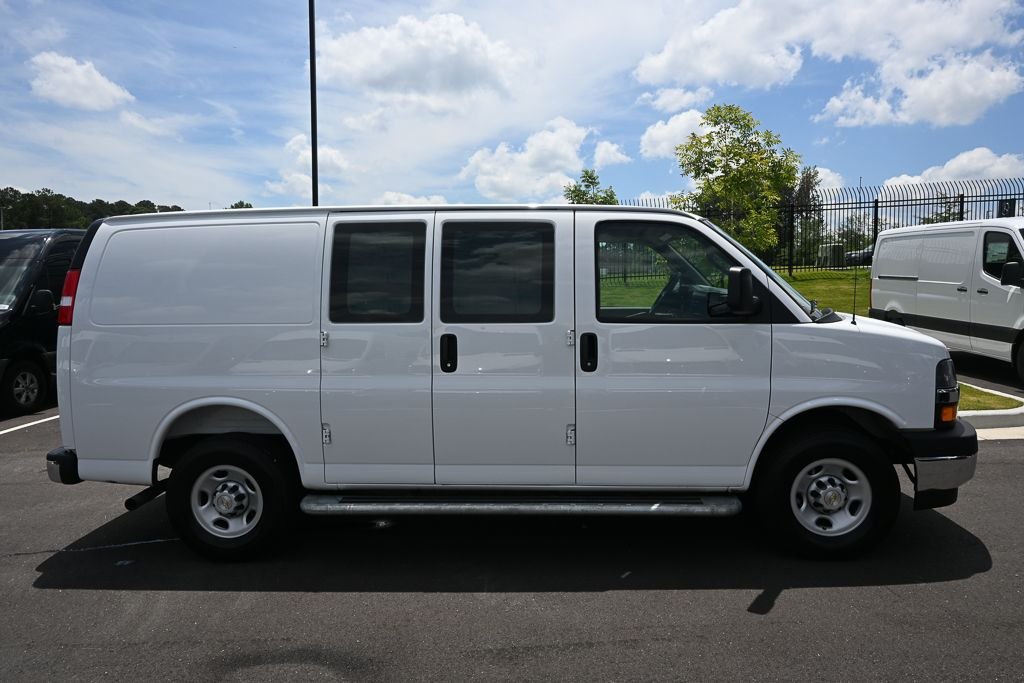 Used 2025 White Chevrolet Work Van image 22