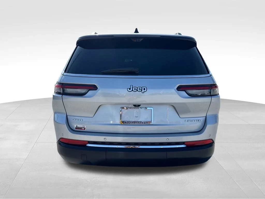 Used 2024 Silver Jeep Limited image 5