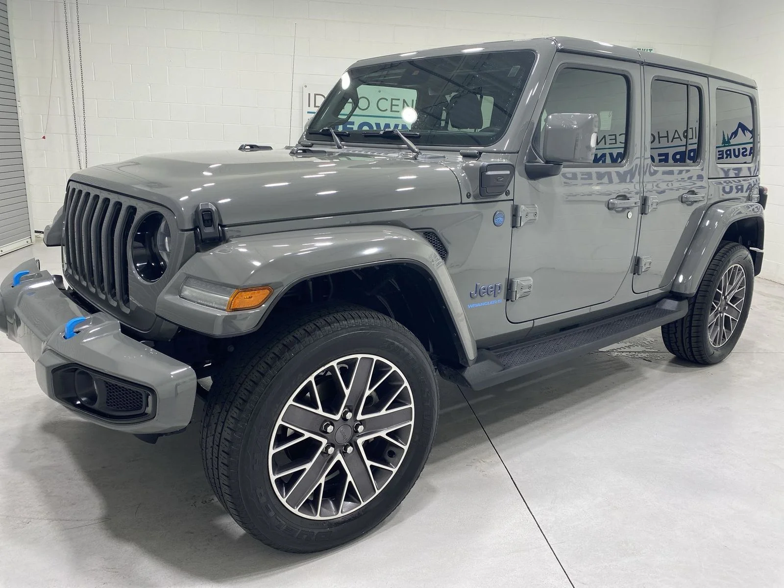 Used 2023 Gray Jeep Sahara 4xe image 4