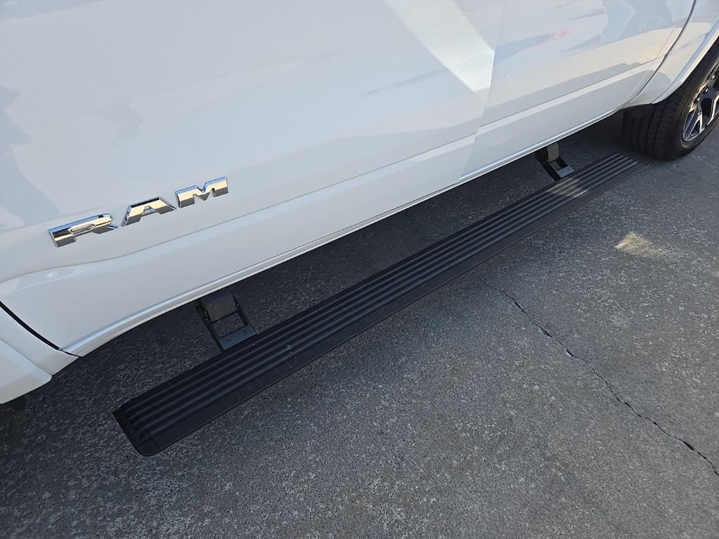 New 2026 Bright White Clear-Coat Exterior Paint RAM Laramie image 35