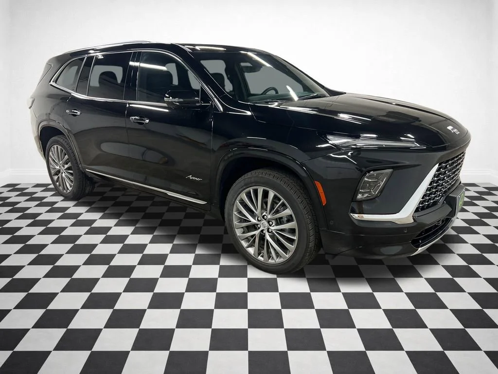 2025 Buick Enclave Avenir AWD's photo