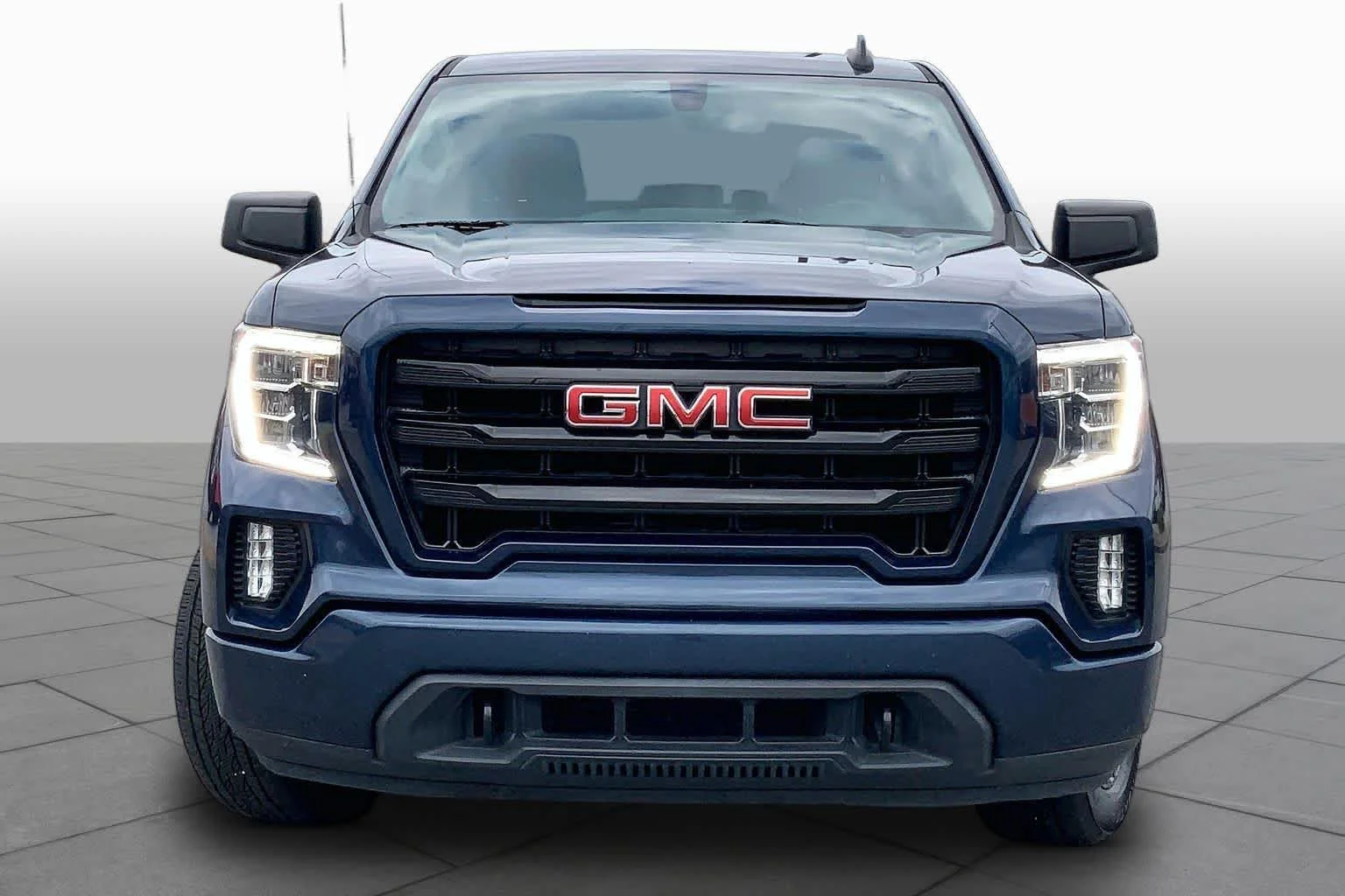 Used 2021 Pacific Blue Metallic GMC Elevation image 4
