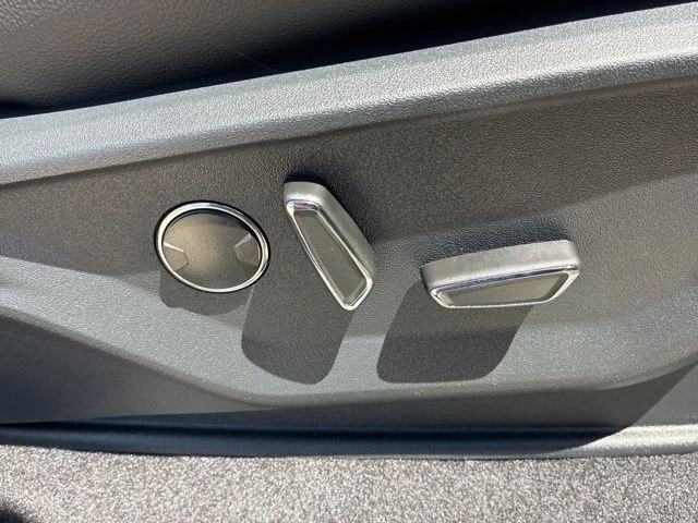 New 2026 Star White Metallic Tri-Coat Ford Lariat® image 32