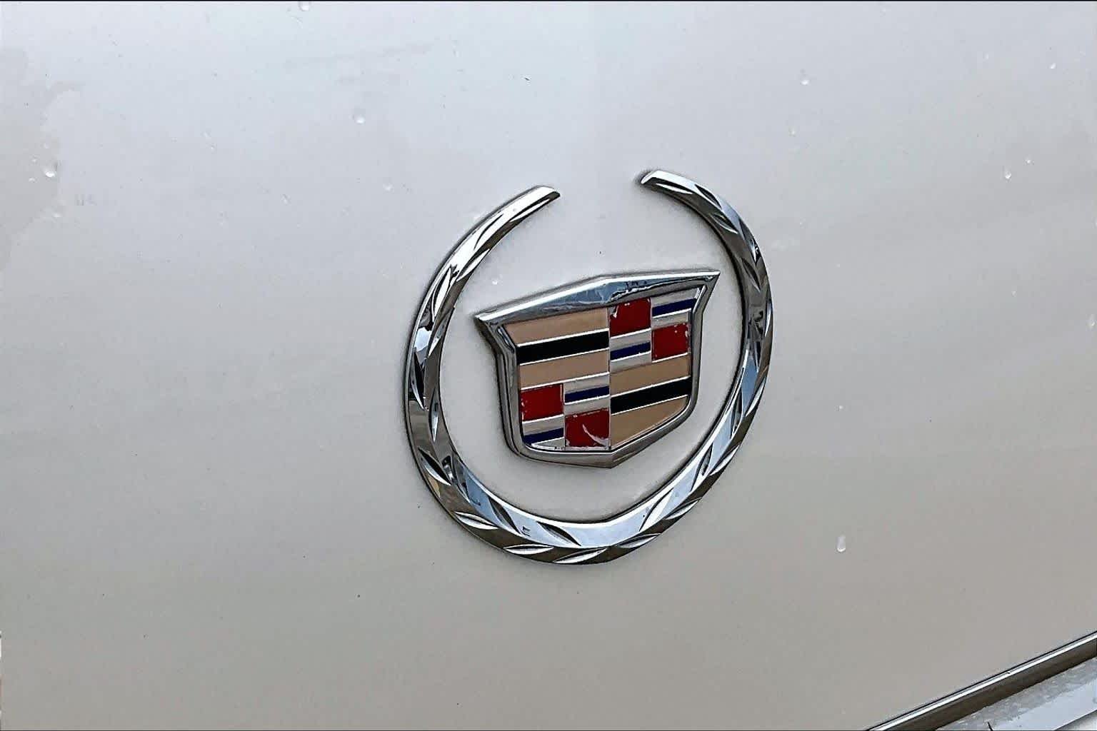 Used 2010 White Diamond Tricoat Cadillac w/1SC image 29