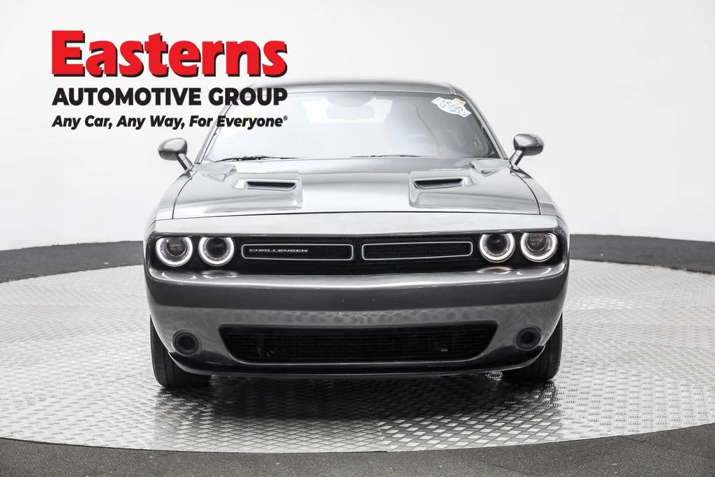 Used 2023 Gray Dodge SXT image 2