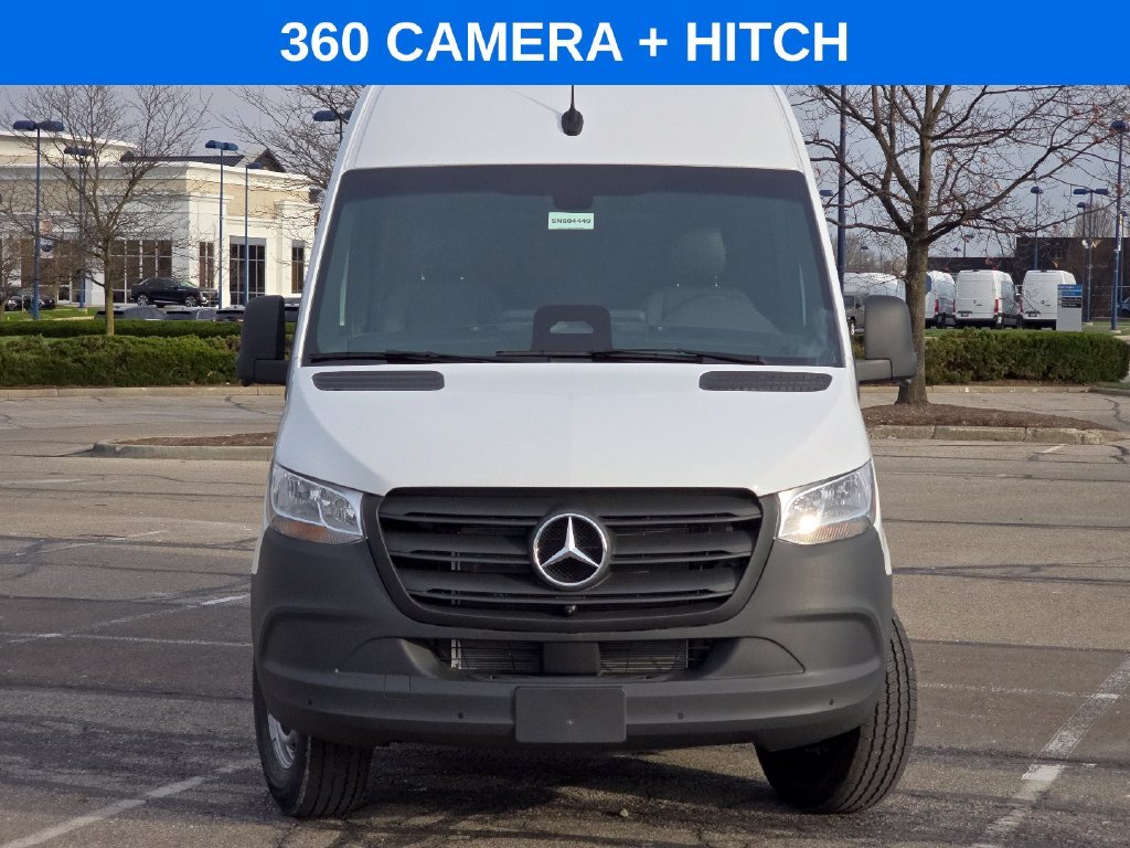 New 2026 Arctic White Mercedes-Benz Cargo 170 WB image 8