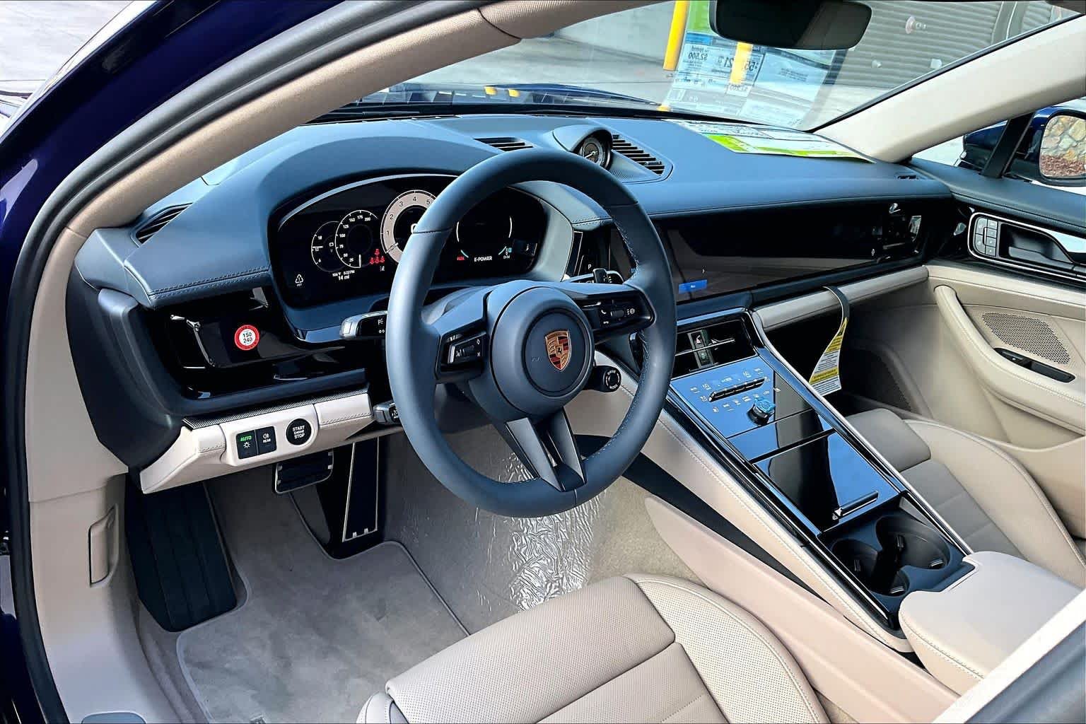 New 2026 Gentian Blue Metallic Porsche 4 E-Hybrid image 4