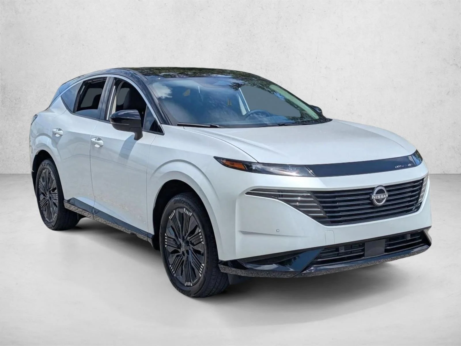 Used 2026 Everest White Pearl Tricoat/Super Black Nissan Platinum image 3