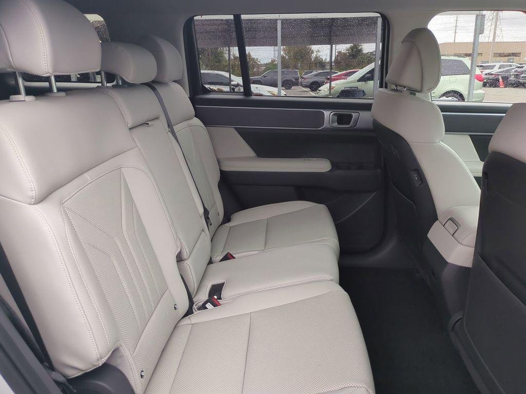 New 2026 White Hyundai SEL FWD image 17