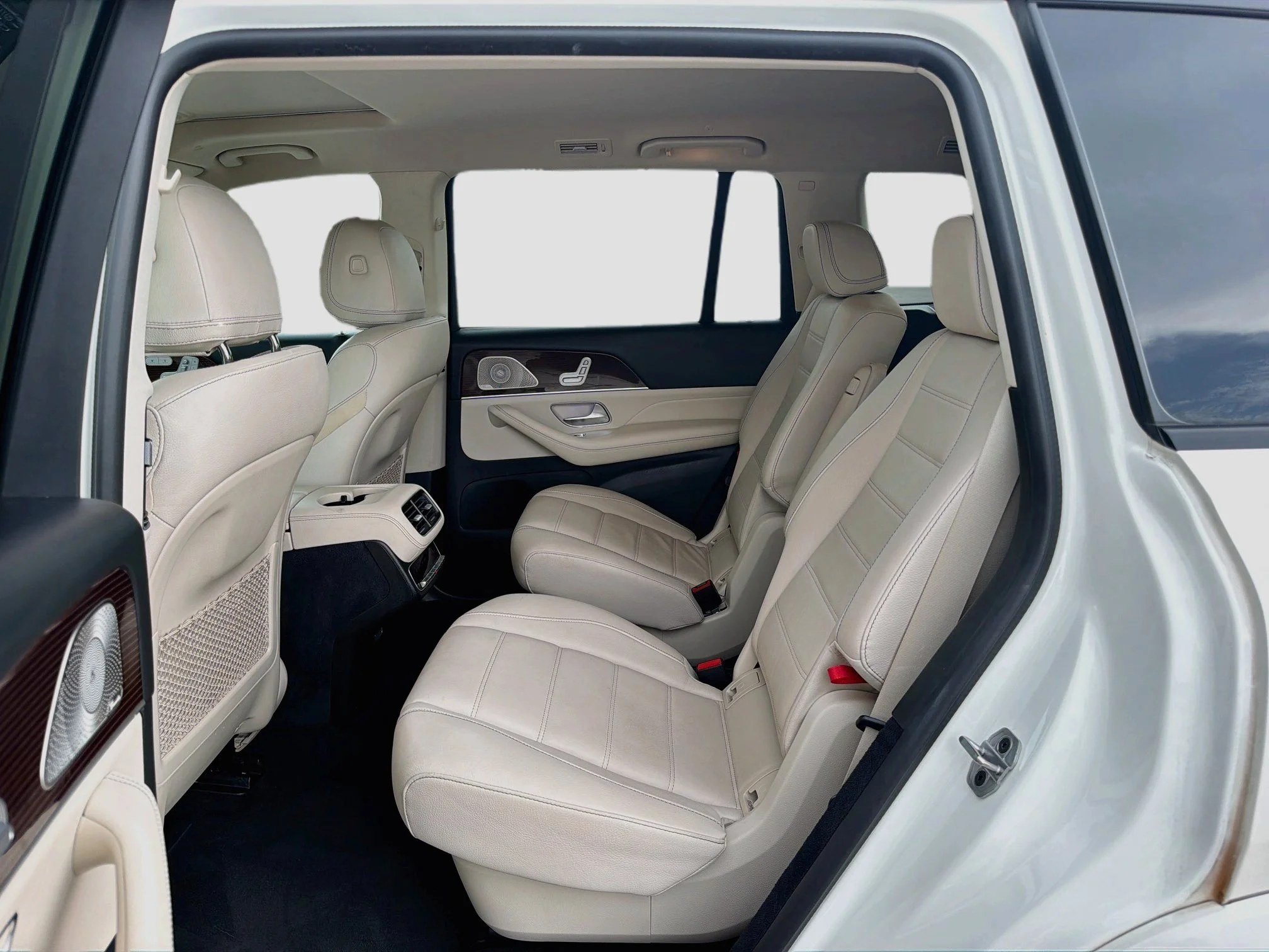 Used 2021 Diamond White Metallic Mercedes-Benz GLS 580 image 23