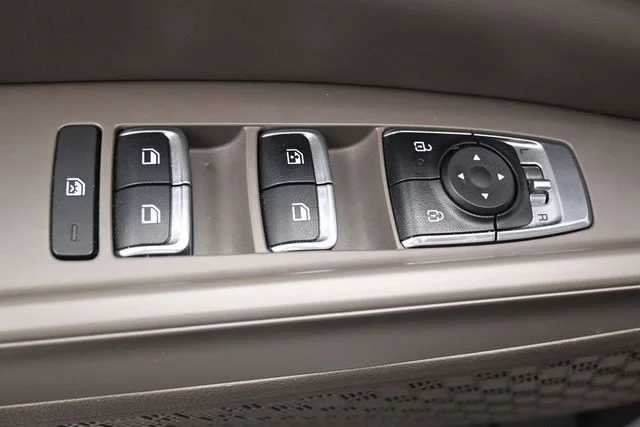 Certified Used 2025 Metal Kia LXS image 7