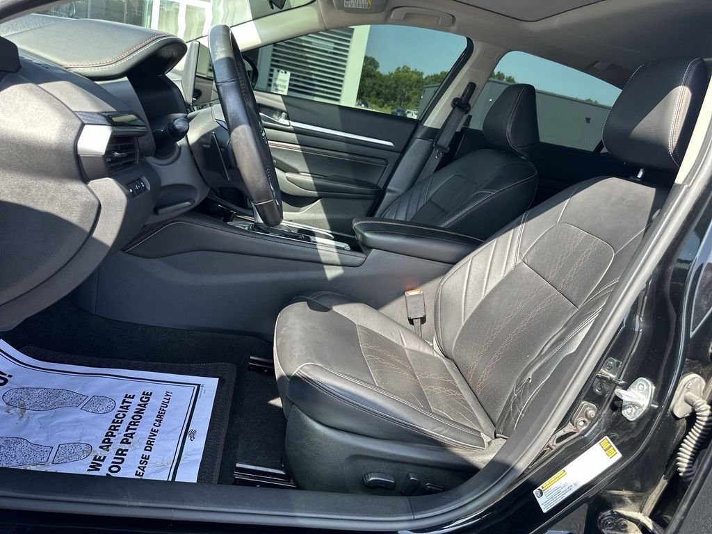 Used 2023 Black Nissan 2.5 SR image 17